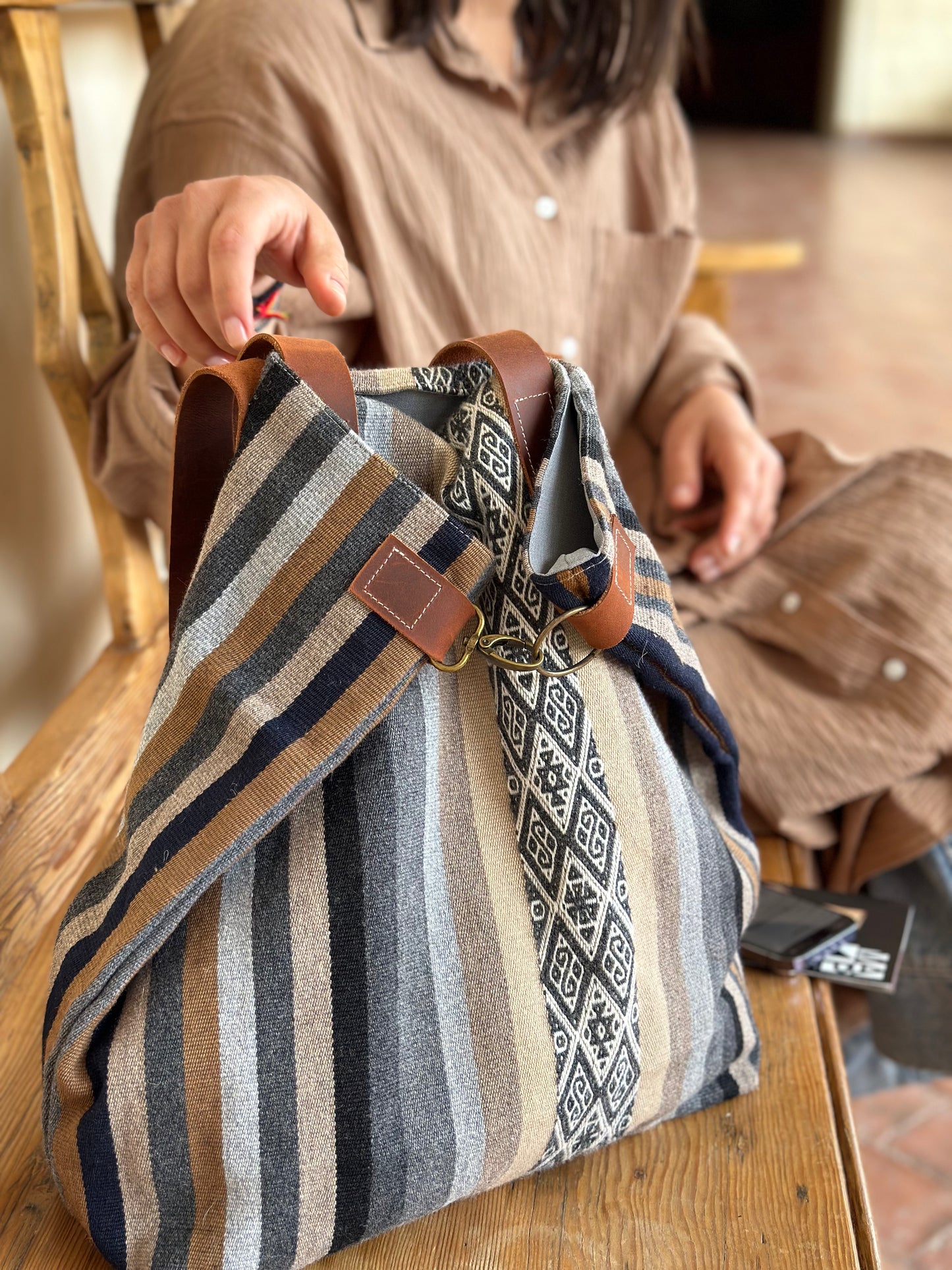 AtyQ’all VyctoriaQ’ Qayna Tote bag - Ayer (Quechua)