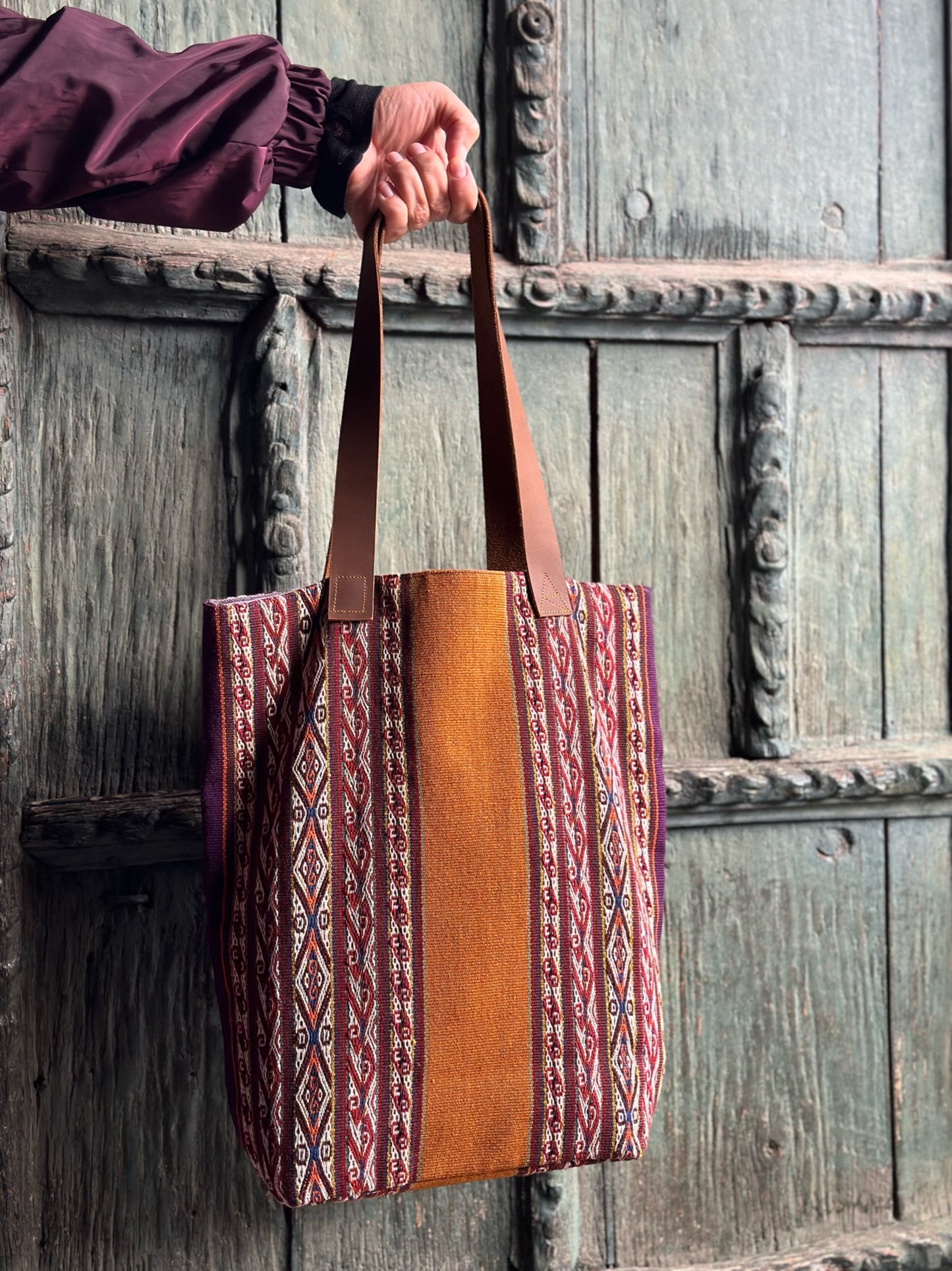 AtyQ’all VyctoriaQ' T’inkiy Tote Bag - Enlazar (Quechua)