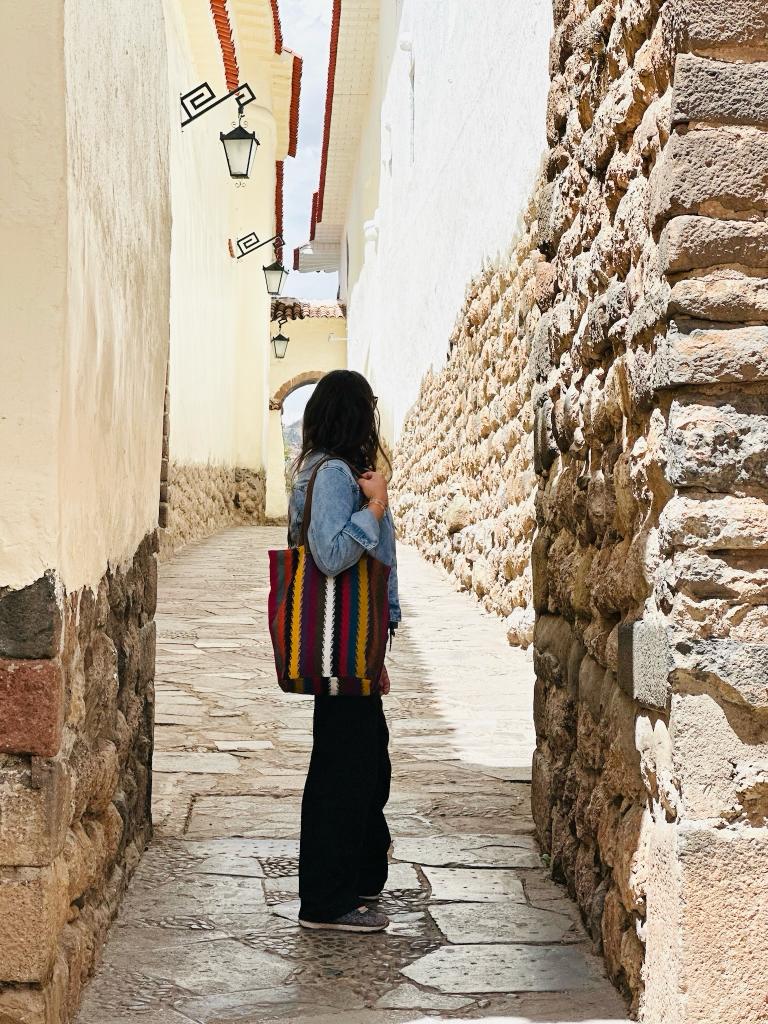 AtyQ'all VyctoriaQ' Qocha Bolso Tote - laguna (Quechua)