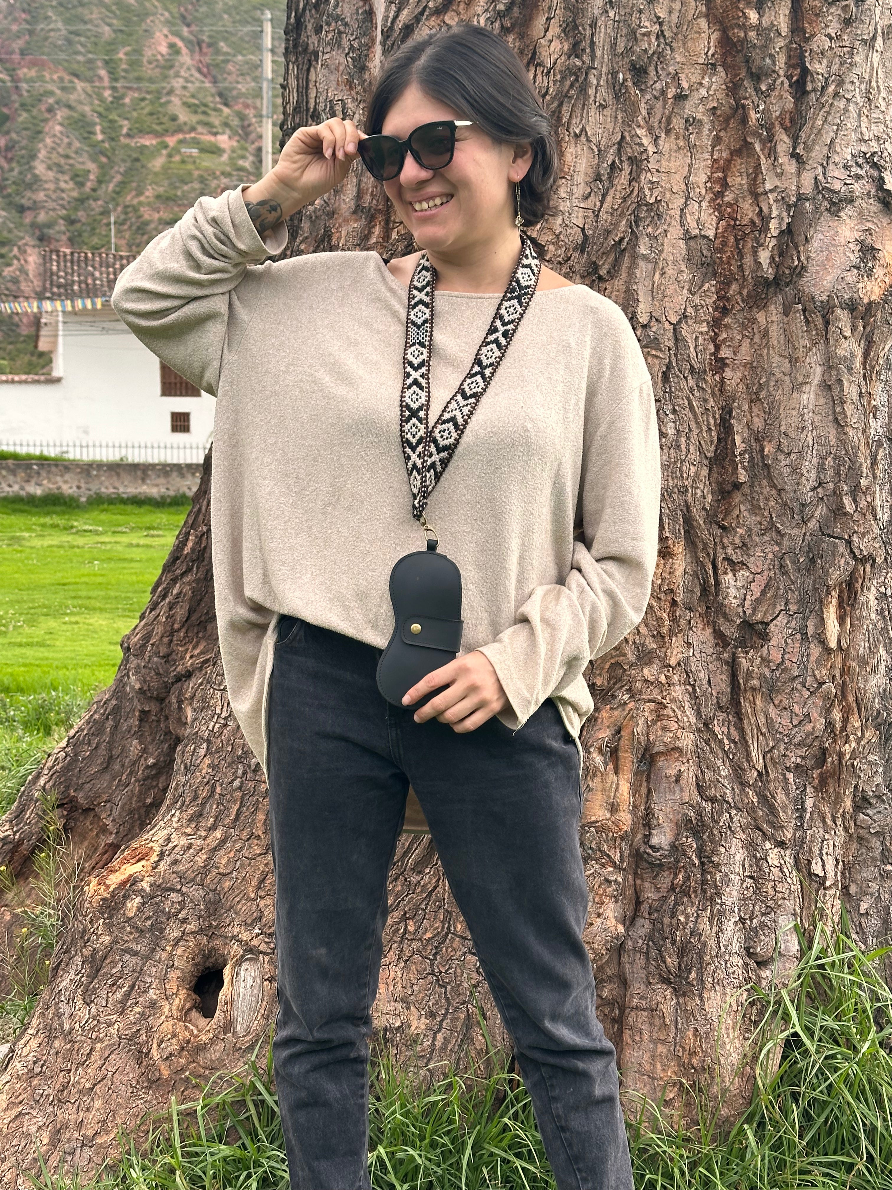 AtyQ'all Andean Portable Glasses Holder