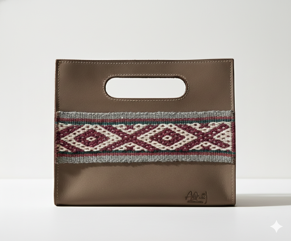 AtyQ'all AwaQ'ara Handbag / Vanité
