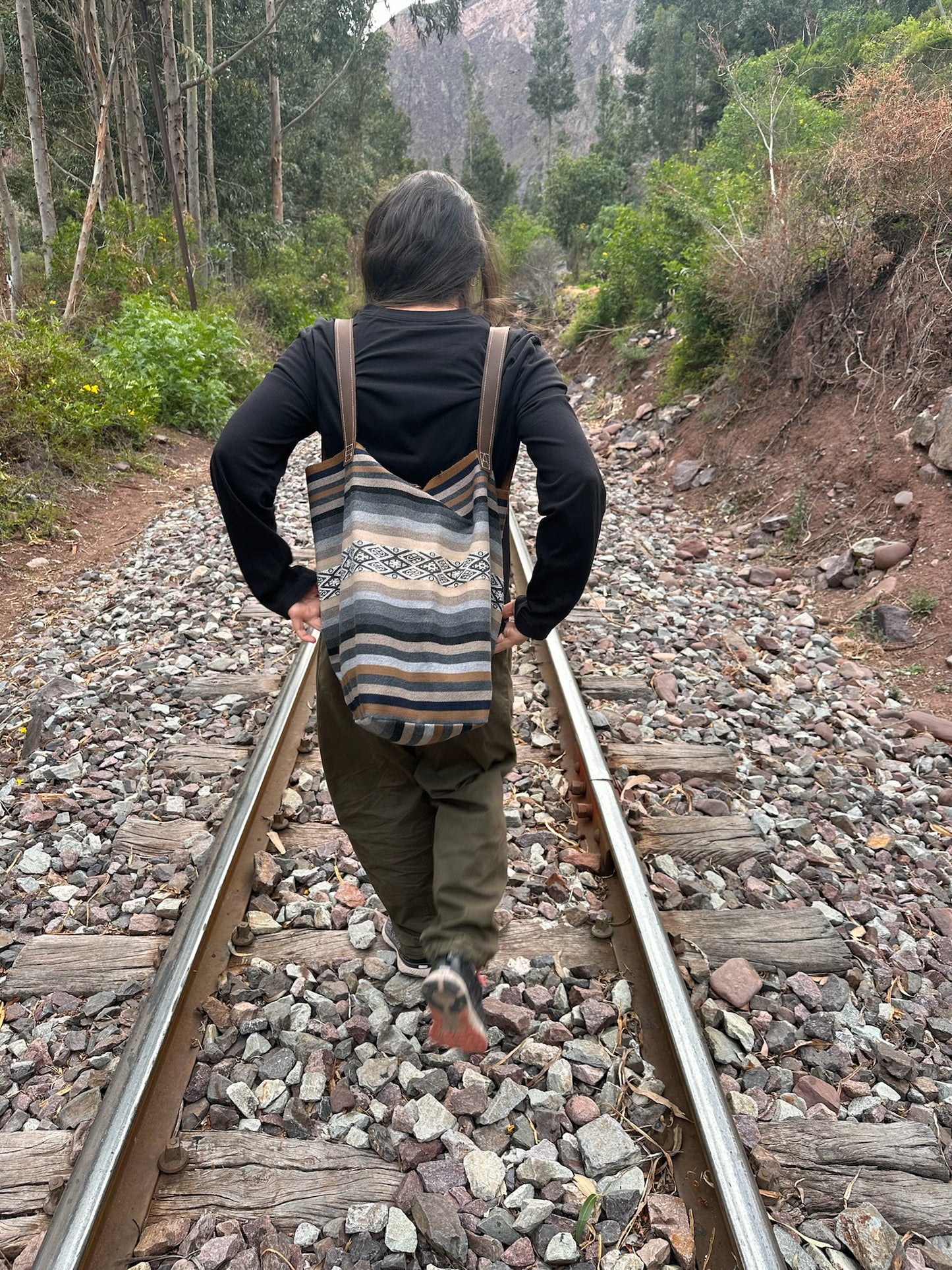 AtyQ'all VyctoriaQ' Oqe Tote Bag - Color Plomo (Quechua)