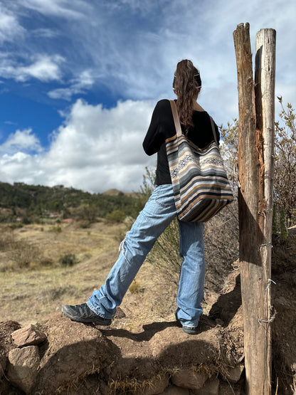 AtyQ'all VyctoriaQ' Oqe Tote Bag - Color Plomo (Quechua)