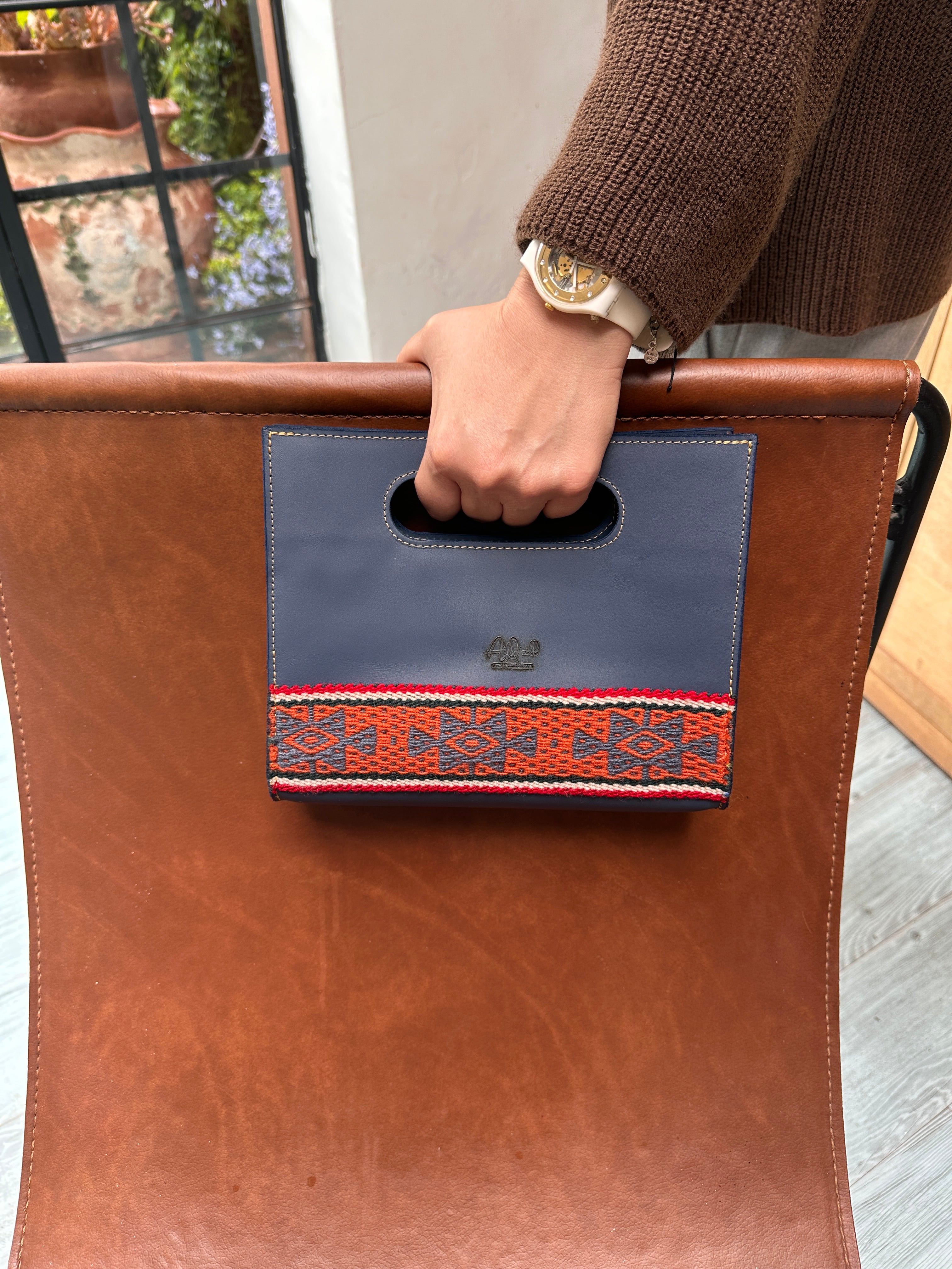 AtyQ'all AwaQ'ara Handbag / Vanité