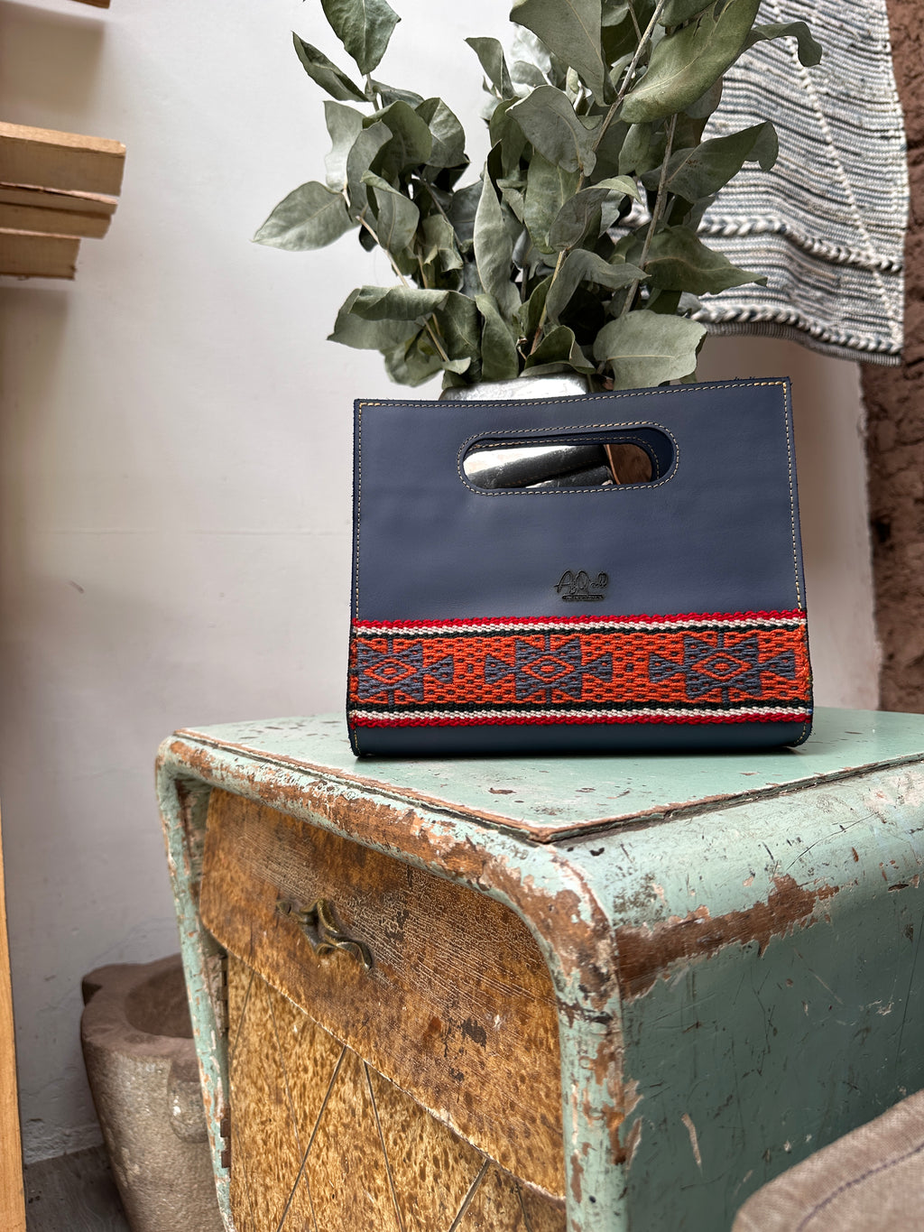 AtyQ'all AwaQ'ara Handbag / Vanité