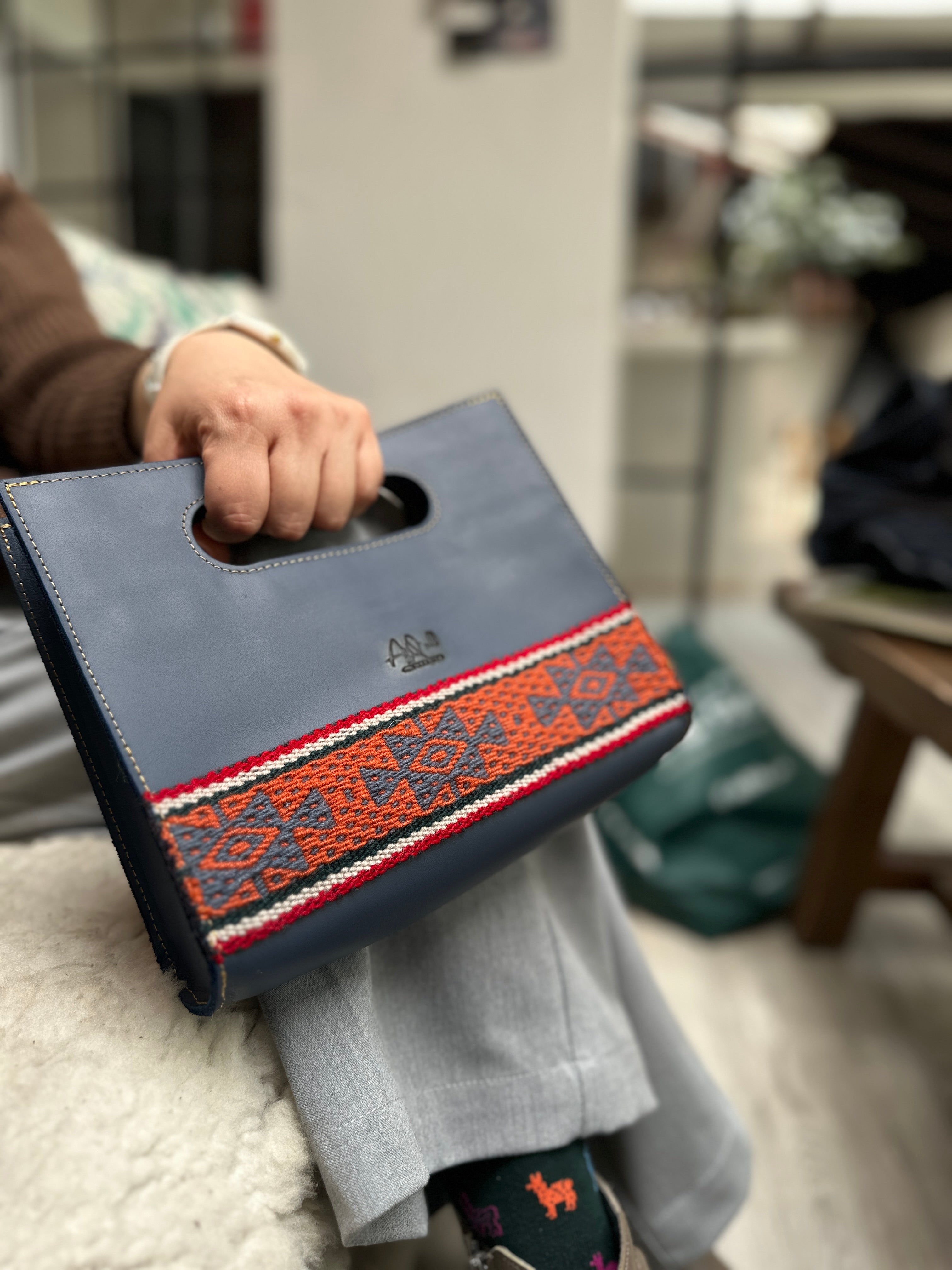 AtyQ'all AwaQ'ara Handbag / Vanité