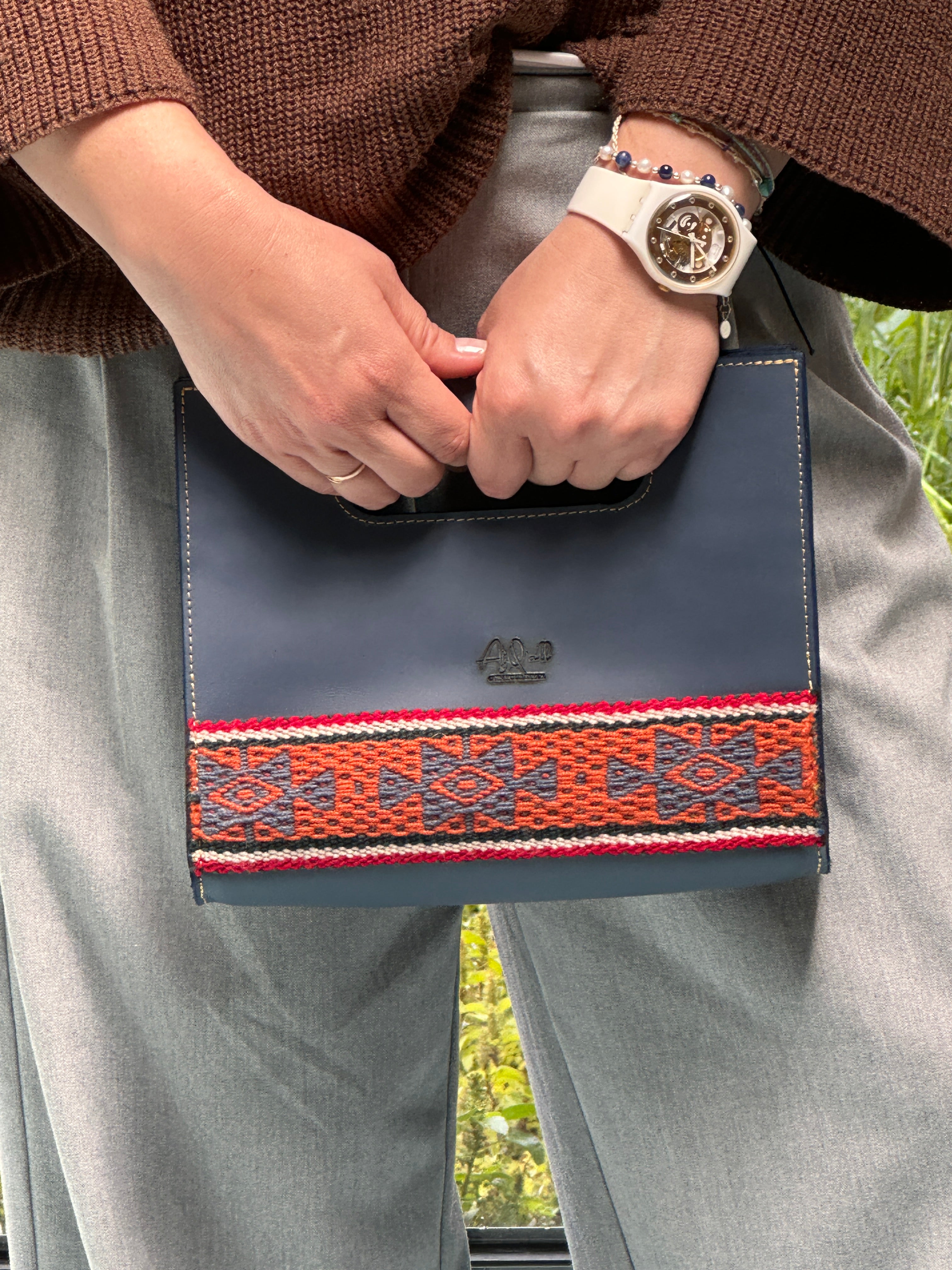 AtyQ'all AwaQ'ara Handbag / Vanité